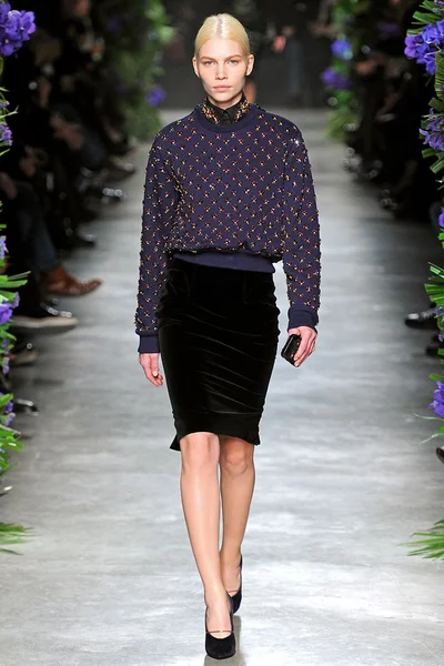 Look 17